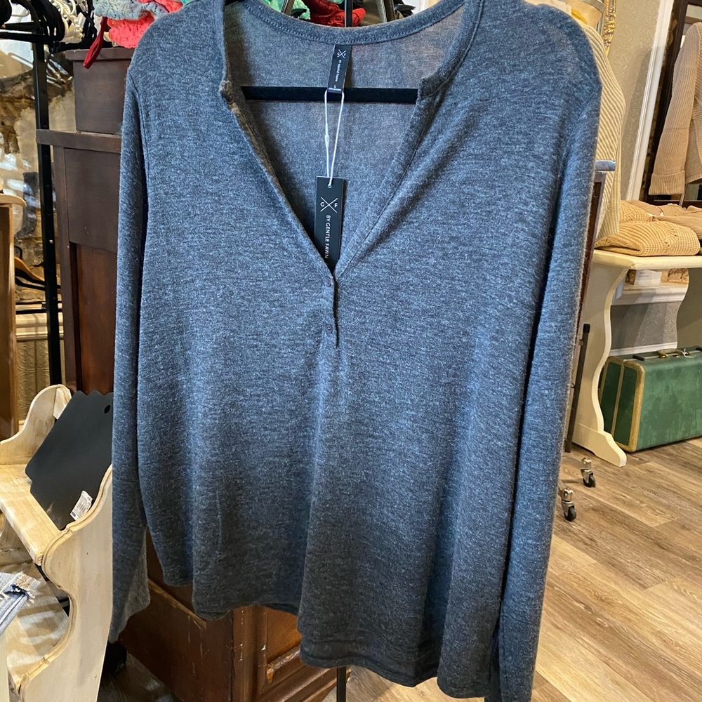 NEW WITH TAGS SUPER COMFY TOP!